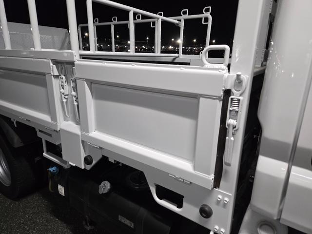 キャンター 　３ｔ車　４ナンバー新明和　パワーゲート　ＭＴ５　マニュアル車　新明和　垂直　バックカメラ　ドライブレコーダー（5枚目）