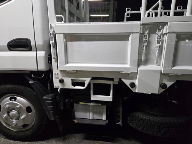キャンター 　３ｔ車　４ナンバー新明和　パワーゲート　ＭＴ５　マニュアル車　新明和　垂直　バックカメラ　ドライブレコーダー（12枚目）