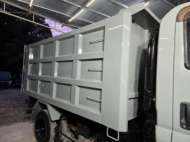 フォワード 　４ｔ　深ダンプ　観音開き　新明和ダンプ　土砂禁　坂道発進補助装置　オールペン　ＭＴ６（3枚目）