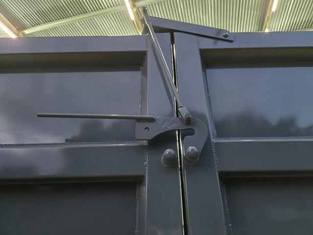 フォワード 　４ｔ　深ダンプ　観音開き　新明和ダンプ　土砂禁　坂道発進補助装置　オールペン　ＭＴ６（8枚目）