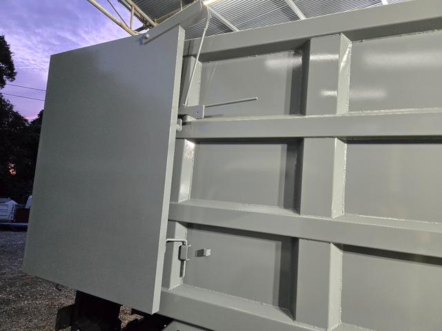 フォワード 　４ｔ　深ダンプ　観音開き　新明和ダンプ　土砂禁　坂道発進補助装置　オールペン　ＭＴ６（10枚目）