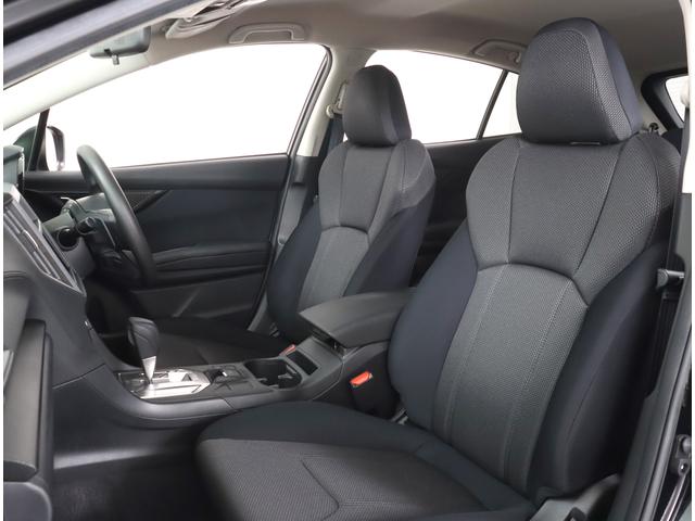 インプレッサスポーツ １．６ｉ－Ｌ　ＥｙｅＳｉｇｈｔ　雹害現状販売　軽度雹害・オーディオレス・フルオートエアコン・歩行者エアバック・運転席ニーエアバック・ＳＲＳサイド＆カーテンエアバック・１６インチアルミホイール（9枚目）