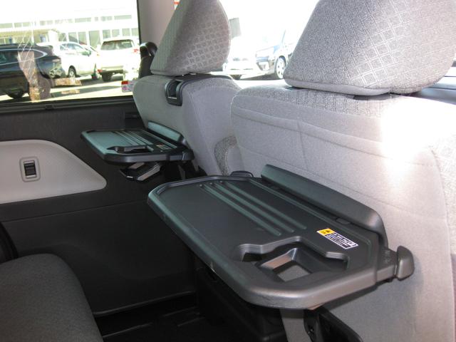 テーブル付きなので、後席の快適性ＵＰ！
