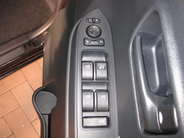 もちろんパワーウィンドウ装備！