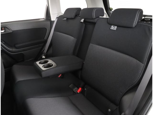 フォレスター ２．０ｉ－Ｌ　ＥｙｅＳｉｇｈｔ　ナビ・ＥＴＣ・グリル変更　アイサイトバージョン２・リヤバンパースカート（エアロ）・ナビ・ＥＴＣ・フロントグリル（シルバー）・トノカバー・カーゴステップパネル・ＨＩＤヘッドランプ（ロービーム）・キーレスアクセス＆プッシュスタート（12枚目）