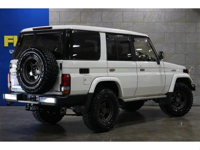 TOYOTA LAND CRUISER 70 ZX | 1995 | WHITE | 230000 km TOYOTA LAND CRUISER 70 ZX | 1995 | WHITE | 230000 km