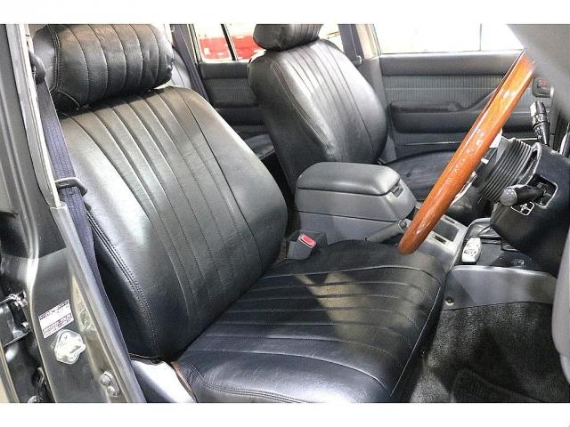 �V�i�̃V�[�g�J�o�[�͍�����v�̑f�ނɂ�蕵�͋C�����łȂ������₷�������˔����Ă���܂��B