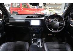 運転席周りを後部座席から見ているような視点になればと撮影に注力いたしました。お客様が実物を見ているような感覚になれば幸いです。 2