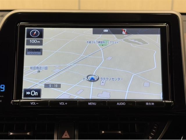 Ｃ－ＨＲ Ｇ　シートヒーター　リモコンエンジンスタータ　衝突被害軽減ブレーキ　車線逸脱警報装置　オートハイビーム　フルセグ内蔵メモリーナビ　ＣＤ／ＤＶＤ　Ｂｌｕｅｔｏｏｔｈ　バックモニター　ワンオーナー　整備記録簿（9枚目）
