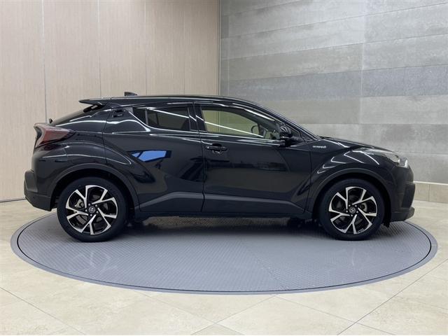 Ｃ－ＨＲ Ｇ　シートヒーター　リモコンエンジンスタータ　衝突被害軽減ブレーキ　車線逸脱警報装置　オートハイビーム　フルセグ内蔵メモリーナビ　ＣＤ／ＤＶＤ　Ｂｌｕｅｔｏｏｔｈ　バックモニター　ワンオーナー　整備記録簿（17枚目）