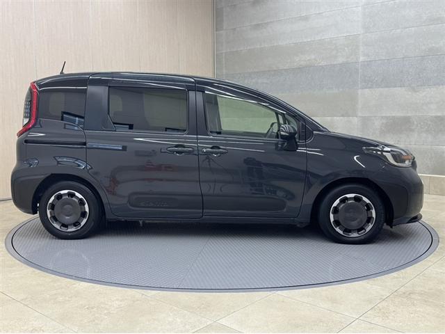 シエンタ ハイブリッドＺ　両側電動スライドドア　シートヒーター　ディスプレイオーディオ　ナビ　フルセグＴＶ　バックモニター　Ｂｌｕｅｔｏｏｔｈ　ＥＴＣ　ＡＣ１００Ｖ／１５００Ｗ電源コンセント　ワンオーナー　記録簿　サポカーＳ（16枚目）