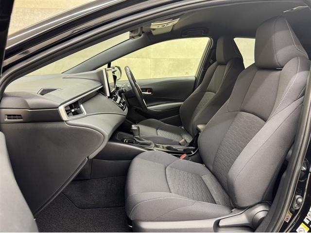 カローラスポーツ ハイブリッドＧ　衝突被害軽減ブレーキ　ペダル踏み間違い急発進抑制装置　ナビ　フルセグ　Ｂｌｕｅｔｏｏｔｈ　ＥＴＣ　ＬＥＤ　ブラインドスポットモニター　クルーズコントロール　ワンオーナー　オートエアコン　バックモニター（18枚目）