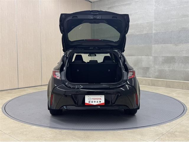 カローラスポーツ ハイブリッドＧ　衝突被害軽減ブレーキ　ペダル踏み間違い急発進抑制装置　ナビ　フルセグ　Ｂｌｕｅｔｏｏｔｈ　ＥＴＣ　ＬＥＤ　ブラインドスポットモニター　クルーズコントロール　ワンオーナー　オートエアコン　バックモニター（29枚目）