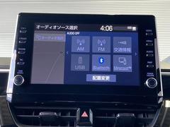 ディスプレイオーディオを装備。スマホと車をつなぐことで、これまでのナビに加えていろんなサービスが楽しめます。 3