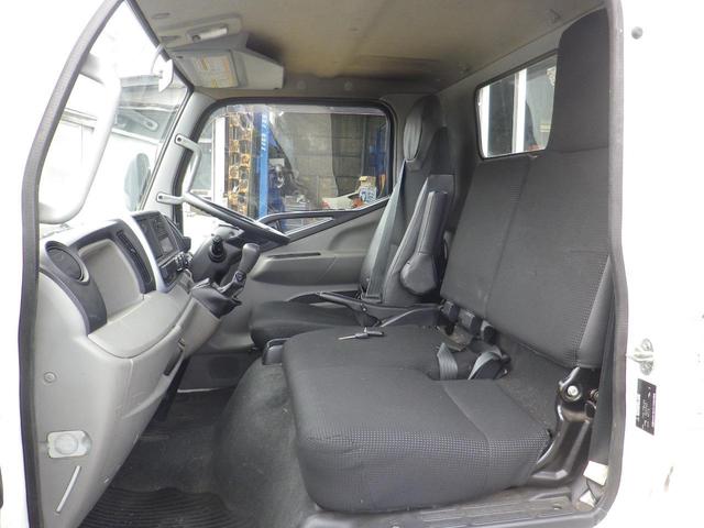 キャンター 全低床 2トン積 平トラック 準中型車 5速 記録簿 チェックランプ点灯無し ETC キーレス 全低床 左電動格納ミラー フォグランプ 荷台床鉄板張り 車検令和8年11月 全低床 FM/AM(21枚目)