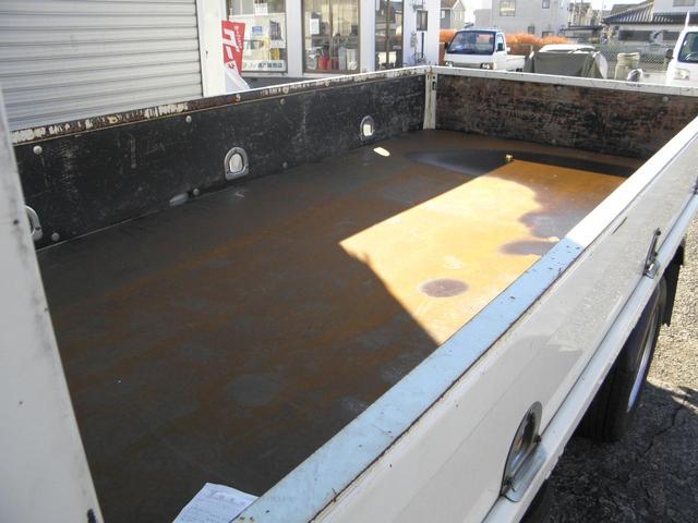 キャンター 全低床 2トン積 平トラック 準中型車 5速 記録簿 チェックランプ点灯無し ETC キーレス 全低床 左電動格納ミラー フォグランプ 荷台床鉄板張り 車検令和8年11月 全低床 FM/AM(38枚目)