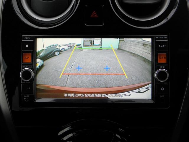 バックカメラ付きで後退もラクラク♪