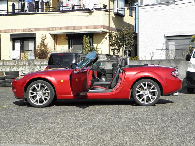 ロードスター ３ｒｄジェネレーションリミテッド　国内３００台限定特別仕様車　ＫｅｅＰｅｒコーティング済　６速ＭＴ　シートヒーター　オートＡＣ　専用１７インチアルミ　チェックランプ点灯無　ＢＯＳＥサウンドシステム　純正キーレス　車検令和８年１１月（50枚目）