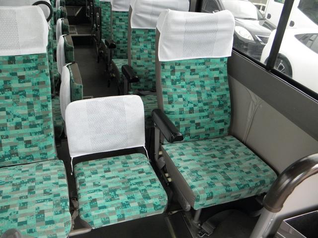 リエッセ スーパーデラックスターボ 29人乗 5速 リアエンジン バックカメラ 中折れ式自動ドア 客席荷物棚 モケットシート エアブレーキ 床下トランク 客席蛍光灯 ドラレコ 客席ヒーター 客席禁煙(9枚目)