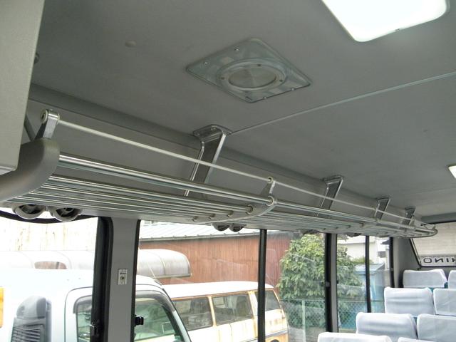 リエッセ スーパーデラックスターボ 29人乗 5速 リアエンジン バックカメラ 中折れ式自動ドア 客席荷物棚 モケットシート エアブレーキ 床下トランク 客席蛍光灯 ドラレコ 客席ヒーター 客席禁煙(15枚目)