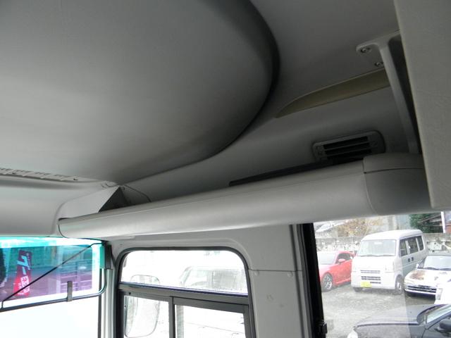 リエッセ スーパーデラックスターボ 29人乗 5速 リアエンジン バックカメラ 中折れ式自動ドア 客席荷物棚 モケットシート エアブレーキ 床下トランク 客席蛍光灯 ドラレコ 客席ヒーター 客席禁煙(16枚目)