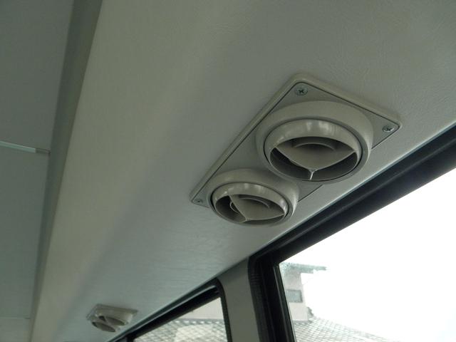 リエッセ スーパーデラックスターボ 29人乗 5速 リアエンジン バックカメラ 中折れ式自動ドア 客席荷物棚 モケットシート エアブレーキ 床下トランク 客席蛍光灯 ドラレコ 客席ヒーター 客席禁煙(19枚目)