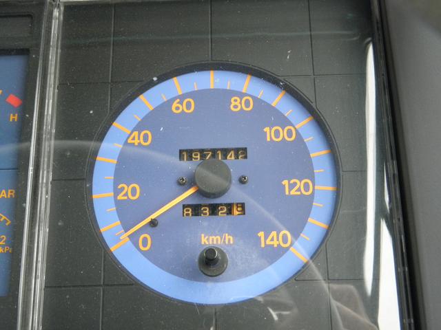 リエッセ スーパーデラックスターボ 29人乗 5速 リアエンジン バックカメラ 中折れ式自動ドア 客席荷物棚 モケットシート エアブレーキ 床下トランク 客席蛍光灯 ドラレコ 客席ヒーター 客席禁煙(27枚目)