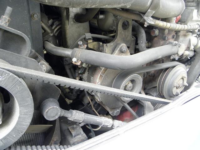 リエッセ スーパーデラックスターボ 29人乗 5速 リアエンジン バックカメラ 中折れ式自動ドア 客席荷物棚 モケットシート エアブレーキ 床下トランク 客席蛍光灯 ドラレコ 客席ヒーター 客席禁煙(38枚目)