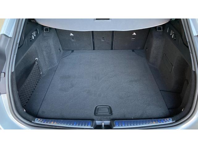 Cクラスステーションワゴン C200 ステーションワゴン スポーツ 新型現行 ナイトパッケージ/18インチAMGアルミ/ハイパフォーマンスヘッドライト/プライバシーガラス/スポーツサスペンション(19枚目)