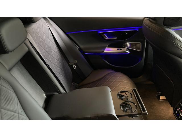 Ｅクラス Ｅ３００　エクスクルーシブ　ＡＭＧラインパッケージ　新型現行　Ｐルーフ／スーパースクリーン／３ＤコックピットＤＩＳＰ／コンフォートシート（ダイヤモンドステッチ）／パフューム／シートベンチレーター（前席）／後席シートヒーター／２０インチＡＭＧアルミ（25枚目）