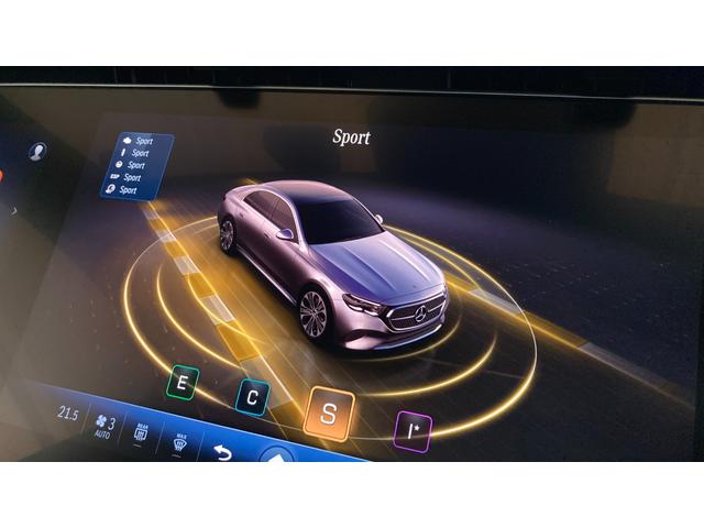 Ｅクラス Ｅ３００　エクスクルーシブ　ＡＭＧラインパッケージ　新型現行　Ｐルーフ／スーパースクリーン／３ＤコックピットＤＩＳＰ／コンフォートシート（ダイヤモンドステッチ）／パフューム／シートベンチレーター（前席）／後席シートヒーター／２０インチＡＭＧアルミ（36枚目）