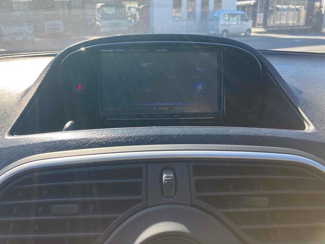 カングー ゼン　ＥＴＣ　バックカメラ　オートクルーズコントロール　両側スライドドア　キーレスエントリー　ＡＴ　ＣＤ　盗難防止システム　ＡＢＳ　エアコン　パワーステアリング　パワーウィンドウ　運転席エアバッグ（6枚目）