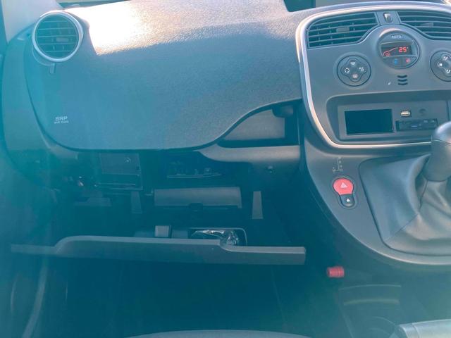 カングー ゼン　ＥＴＣ　バックカメラ　オートクルーズコントロール　両側スライドドア　キーレスエントリー　ＡＴ　ＣＤ　盗難防止システム　ＡＢＳ　エアコン　パワーステアリング　パワーウィンドウ　運転席エアバッグ（47枚目）