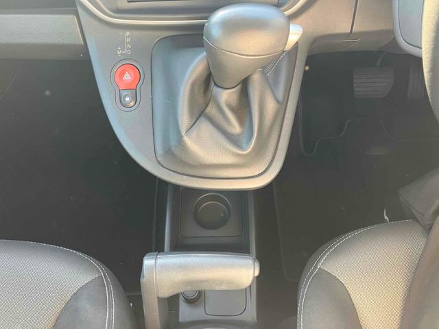 カングー ゼン　ＥＴＣ　バックカメラ　オートクルーズコントロール　両側スライドドア　キーレスエントリー　ＡＴ　ＣＤ　盗難防止システム　ＡＢＳ　エアコン　パワーステアリング　パワーウィンドウ　運転席エアバッグ（48枚目）