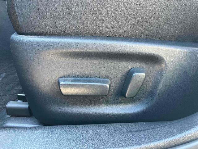 クラウンハイブリッド アスリートＳ　ドライブレコーダー　ＥＴＣ　オートクルーズコントロール　バックカメラ　ナビ　ＴＶ　アルミホイール　オートライト　ＨＩＤ　サンルーフ　ＣＶＴ　シートヒーター　スマートキー　電動格納ミラー（9枚目）