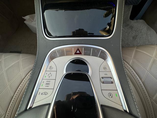 Ｓクラス Ｓ５５０　ファーストクラスパッケージ　リア左右テーブル　４人乗り　後期仕様　右ハンドル　純正リアモニター　ＴＶキッド　キーレス　リア３面スモーク　ドライブレコーダー　ＥＴＣ　ベージュカワシート　ＩＷＣウォッチ　パワートランク　ＨＵＤ（12枚目）