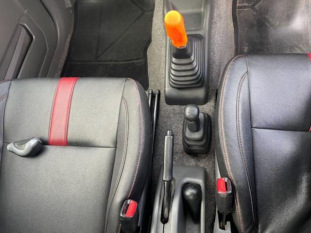 ジムニー ワイルドウインド 社外ナビ バックカメラ 色替え 2.5インチアップ 社外マフラー 社外ステアリング ETC(16枚目)