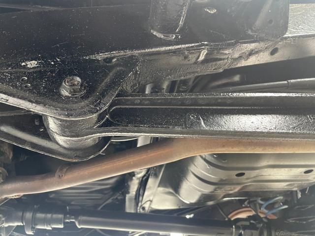 ジムニー ワイルドウインド 社外ナビ バックカメラ 色替え 2.5インチアップ 社外マフラー 社外ステアリング ETC(25枚目)