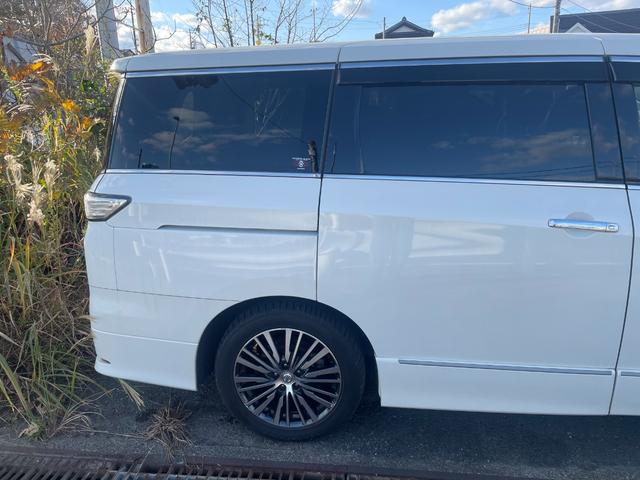 エルグランド ２５０ハイウェイスタープレミアム　純正ナビ　バックカメラ　パワーゲート　両側パワースライドドア　ＥＴＣパワーゲートドア　ワンオーナー（5枚目）