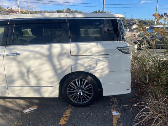 エルグランド ２５０ハイウェイスタープレミアム　純正ナビ　バックカメラ　パワーゲート　両側パワースライドドア　ＥＴＣパワーゲートドア　ワンオーナー（8枚目）