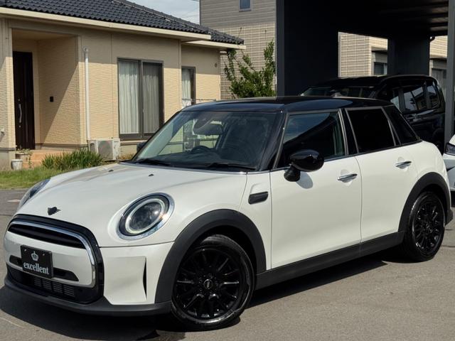 ＭＩＮＩ クーパーＤプレミアムプラスパッケージクラシックトリム　純正ディスプレイ／バックカメラ／ドラレコ／シートヒーター（4枚目）