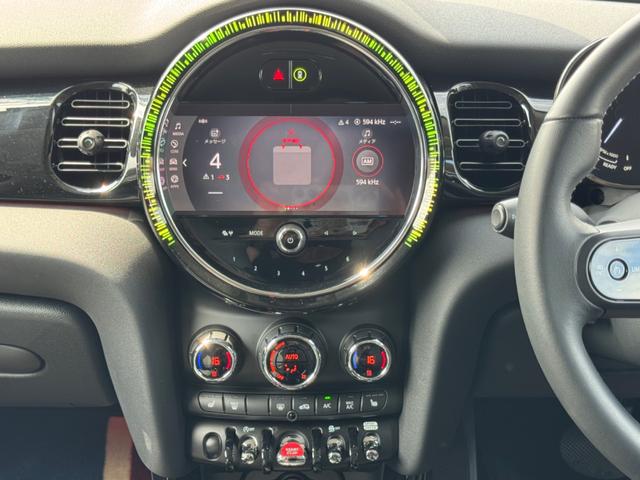 ＭＩＮＩ クーパーＤプレミアムプラスパッケージクラシックトリム　純正ディスプレイ／バックカメラ／ドラレコ／シートヒーター（10枚目）