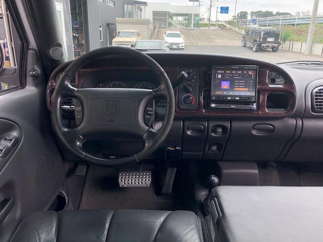 V10 スポーツ 新車並行 実走行証明書付 リフトアップ(17枚目)