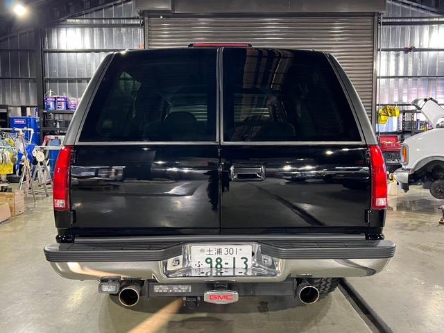 GMCサバーバン 実走行車両 ユーザー様買取車 カーファックス&オートチェックあり GM純正16インチ鉄ホイール タイヤ4本新品 社外2本出しマフラー 令和6年10月全塗装済み 3ナンバー登録車(7枚目)
