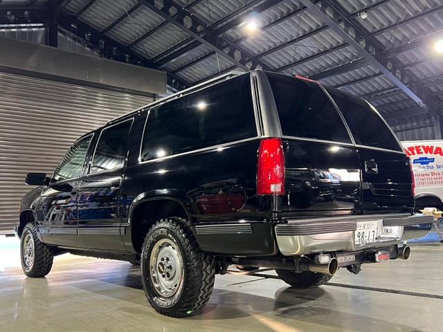 GMCサバーバン 実走行車両 ユーザー様買取車 カーファックス&オートチェックあり GM純正16インチ鉄ホイール タイヤ4本新品 社外2本出しマフラー 令和6年10月全塗装済み 3ナンバー登録車(8枚目)