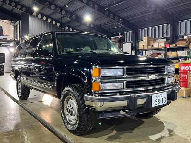 GMCサバーバン 実走行車両 ユーザー様買取車 カーファックス&オートチェックあり GM純正16インチ鉄ホイール タイヤ4本新品 社外2本出しマフラー 令和6年10月全塗装済み 3ナンバー登録車(9枚目)