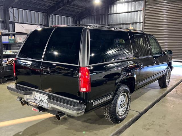 GMCサバーバン 実走行車両 ユーザー様買取車 カーファックス&オートチェックあり GM純正16インチ鉄ホイール タイヤ4本新品 社外2本出しマフラー 令和6年10月全塗装済み 3ナンバー登録車(12枚目)