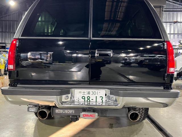 GMCサバーバン 実走行車両 ユーザー様買取車 カーファックス&オートチェックあり GM純正16インチ鉄ホイール タイヤ4本新品 社外2本出しマフラー 令和6年10月全塗装済み 3ナンバー登録車(20枚目)