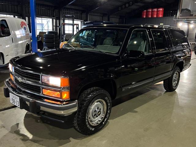 GMCサバーバン 実走行車両 ユーザー様買取車 カーファックス&オートチェックあり GM純正16インチ鉄ホイール タイヤ4本新品 社外2本出しマフラー 令和6年10月全塗装済み 3ナンバー登録車(24枚目)