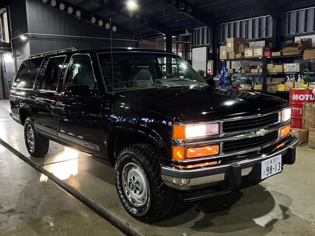 GMCサバーバン 実走行車両 ユーザー様買取車 カーファックス&オートチェックあり GM純正16インチ鉄ホイール タイヤ4本新品 社外2本出しマフラー 令和6年10月全塗装済み 3ナンバー登録車(25枚目)